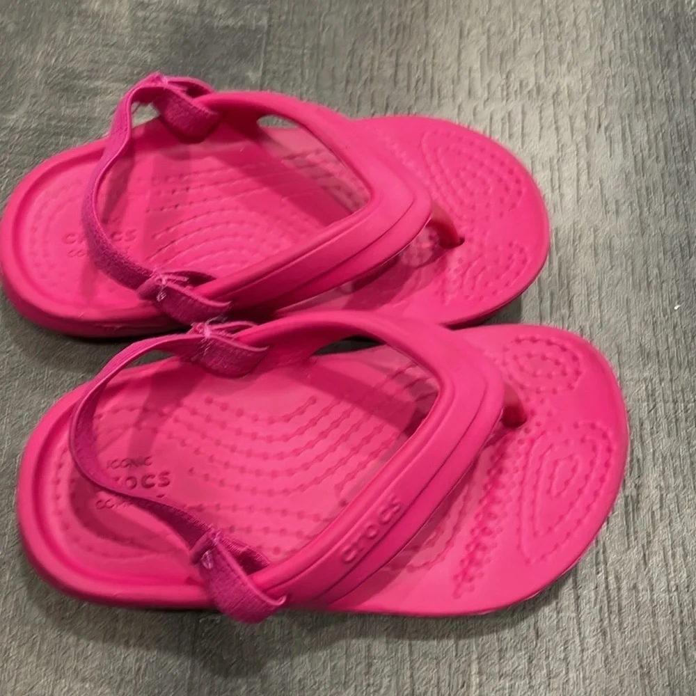 CROCS classic pink flip flops with elastic backstrap child
